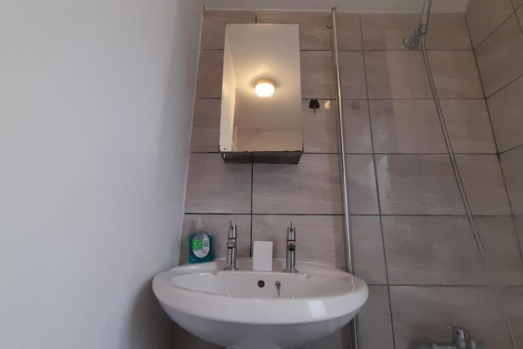 Spacious 4 Bedroom, Free Netflix, Central Location Cardiff Exterior foto