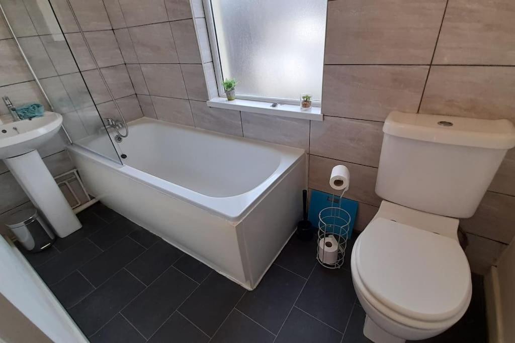 Spacious 4 Bedroom, Free Netflix, Central Location Cardiff Exterior foto