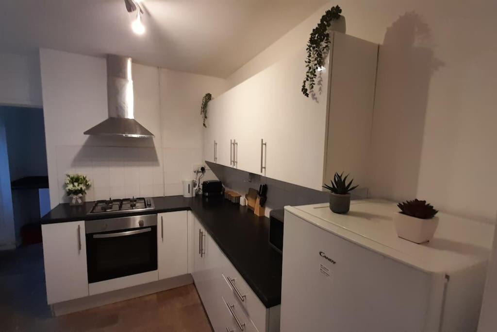 Spacious 4 Bedroom, Free Netflix, Central Location Cardiff Exterior foto