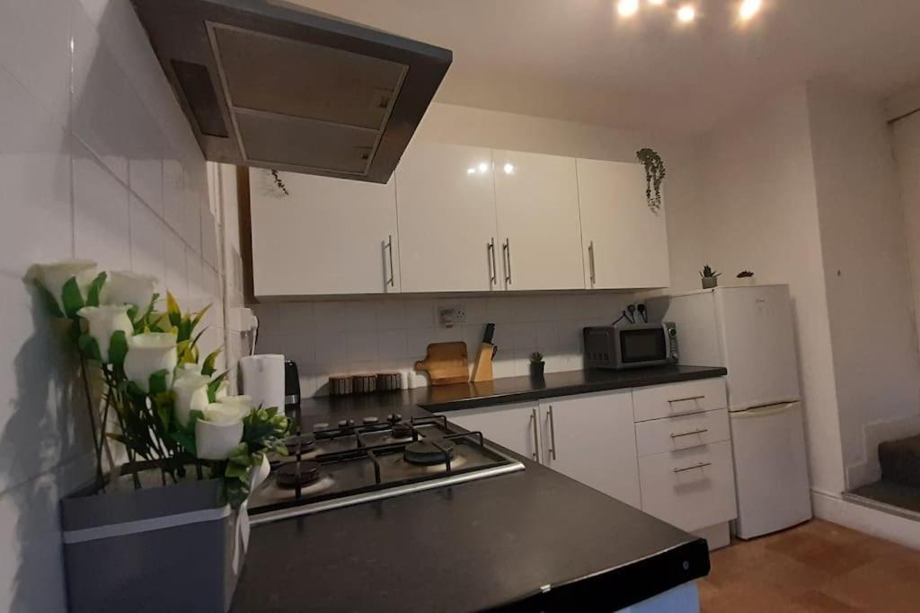 Spacious 4 Bedroom, Free Netflix, Central Location Cardiff Exterior foto