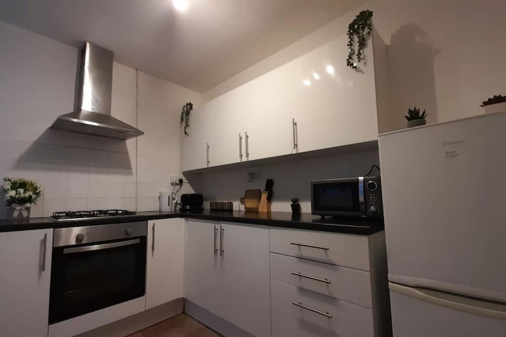 Spacious 4 Bedroom, Free Netflix, Central Location Cardiff Exterior foto